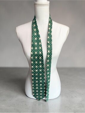 Abercrombie & Fitch Cream Star Pattern on Green Menswear Tie